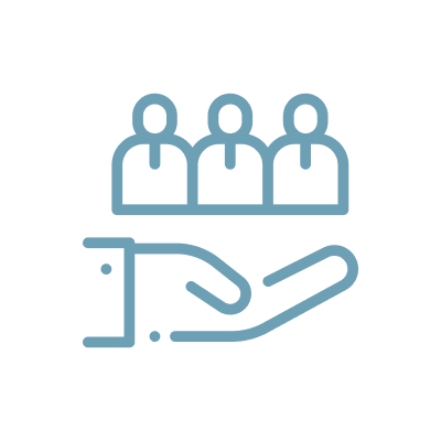 Hand, die drei Personen trägt