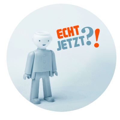 Eine kleine Spielzeugfigur sitzt in einer Blase. Darüber der Schriftzug Echt Jetzt?!